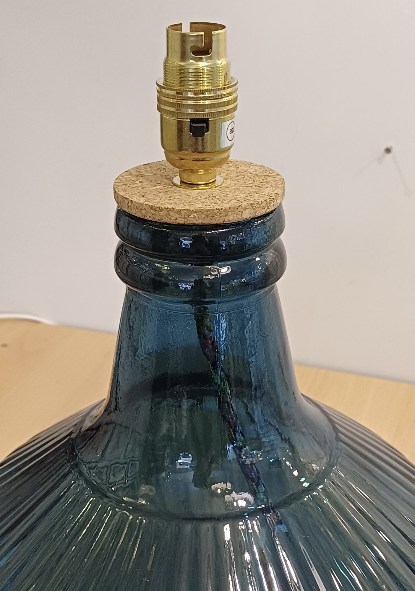 Blue lamp in recycled glass, decorative ridged effect - Image 4